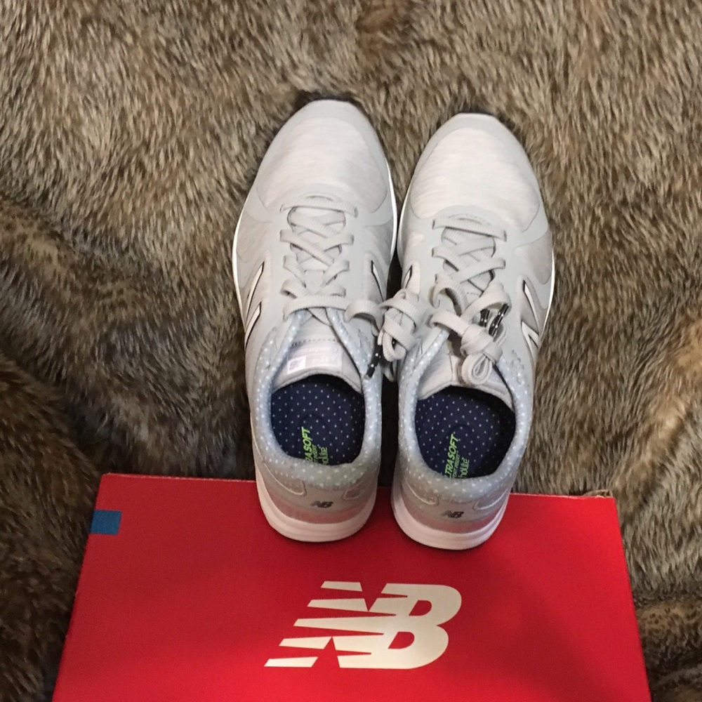 🎈SOLD🎈Silver/Mink Cozy NWT New Balance Women's - Picture 2 of 8
